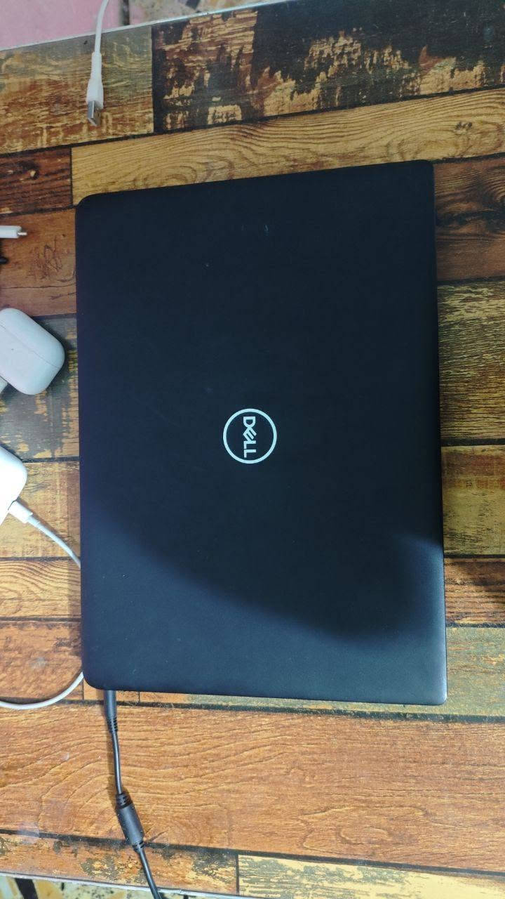 اخوان حاسبه نوع DEEL
Cori i7 
ذاكره واحد تيرا هارد 
و256 هارد ssd 
Ram 8 GB
شاشه حجم 13 انج 
بطاريه ليثيوم تدوم 3 الى 4 ساعات 
شاحن سريع 66 واط سريع 
منافذ كله شغال 
السعر 360 وبي مجال وقابله للتفاوض 
حاسبه تصلح للالعاب والتصفح والعمل 
*********** واتساب
