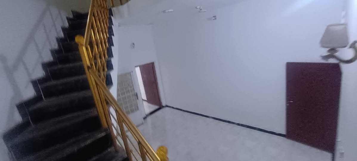 السلام عليكم
بيت ١٠٠ متر واجه ٥متر نزال ٢٠

غرفه وصاله ومطبخ وستقبال وصحيات وطارمه زغيره البيت بناء حديث كونكريت كلش نضيف الموقع حي الأمين قرب مول سنتر لؤلؤه للأستفسار اكثر *********** مكلف بالنشر اتصل ع الرقم يطونك التفاضيل
