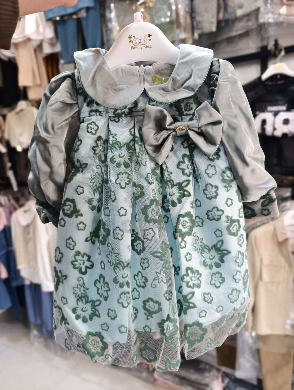 فستان للكثكوتات الصغيرونات 😍😍😍
خامه اوربيه درجه اولى 👍👍👍 
قياسات من 6 شهور الى سنه ونصف
السعر 25 الف😀😀😀
العنوان ديالى المقدادية حي المعلمين شارع المخضر مجمع العزاوي 
توجد خدمه توصيل 🚙🚙🚙


**إذا كنت صاحب هذا الإعلان وتريد حذفه لأي سبب، رجاءا أرسل رسالة إلى الدعم الفني**