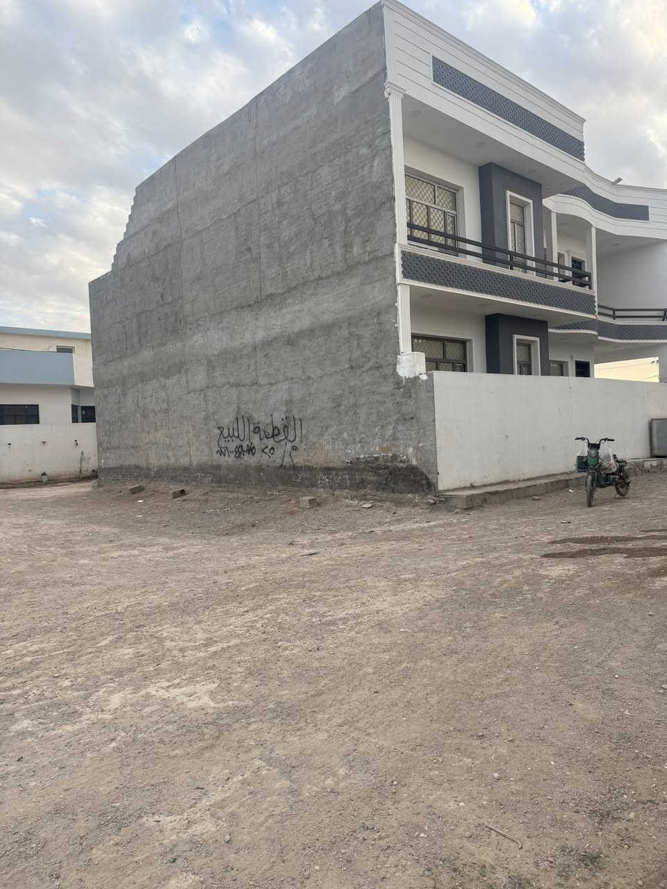 قطعة ارض مميز ركن ع ثلاث شوارع  اللبيع طابو زراعي سند 25في دور الزراعه مقابل حي المعلمين المساحه 250 متر الاستفسار الاتصال ع الرقم ***********
