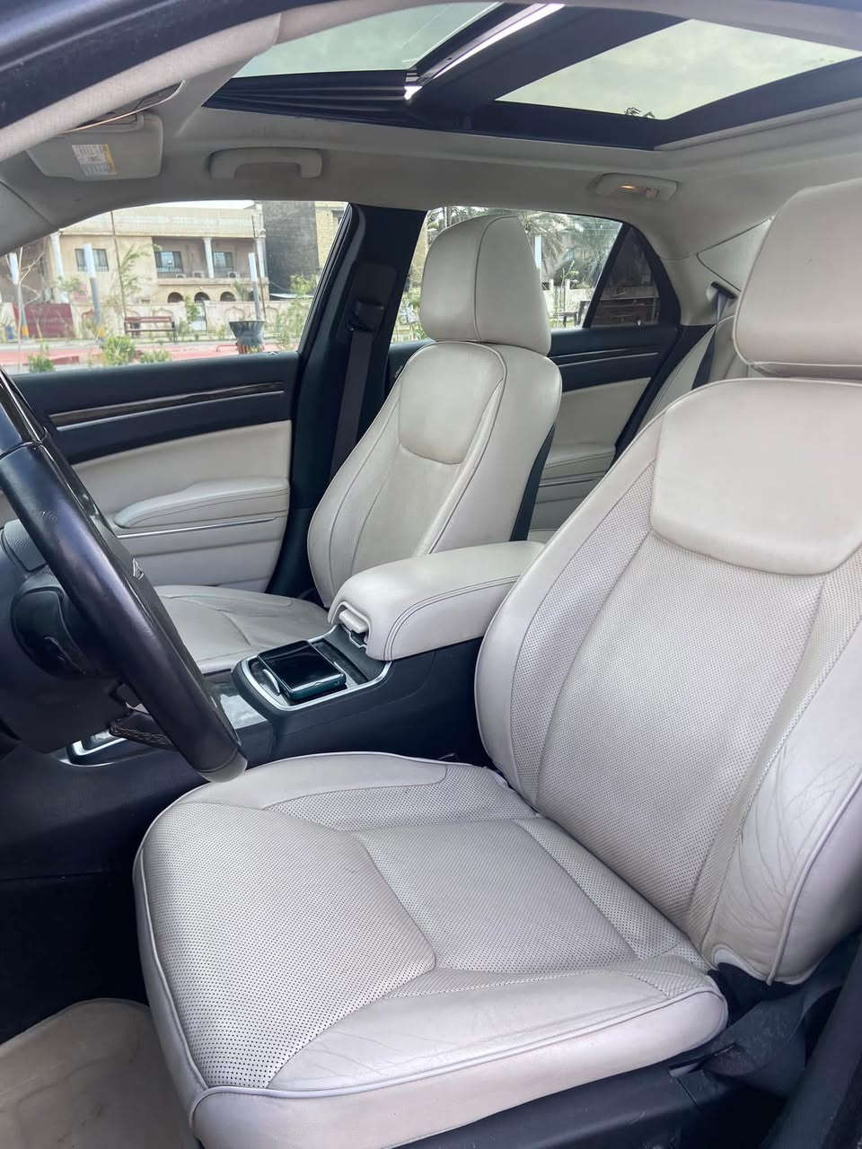 السلام عليكم اوباما للبيع فول مواصفات للاخير شنو بالك موجود بيها ، ماشيه 95 الف ، متومه شمالي بيها سنويه اصلية من المرور وين ما تريد روح بيها وبيها ارقام اصليه 
السيارة جاهزة للاخير ما بيها نقص ابد 
كصة جنطة
السعر 90$ وبيها مجال 
لا تقارنها بالسيارات المهجومة 
وسنوياتهن استنساخ
مكانها البصرة / 
***********
