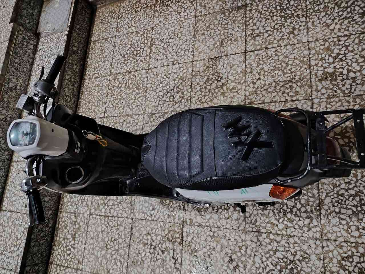 السلام عليكم دراجه بوليس كفاله عده الباتري كالشي شغال شلعه ومعدل السعر 700 الف وبيهى  مجال شي بصيط مكاني كربلاء الحر *********** ما متواجد مازنجر اتصل ( المو شراي لايخابر)
