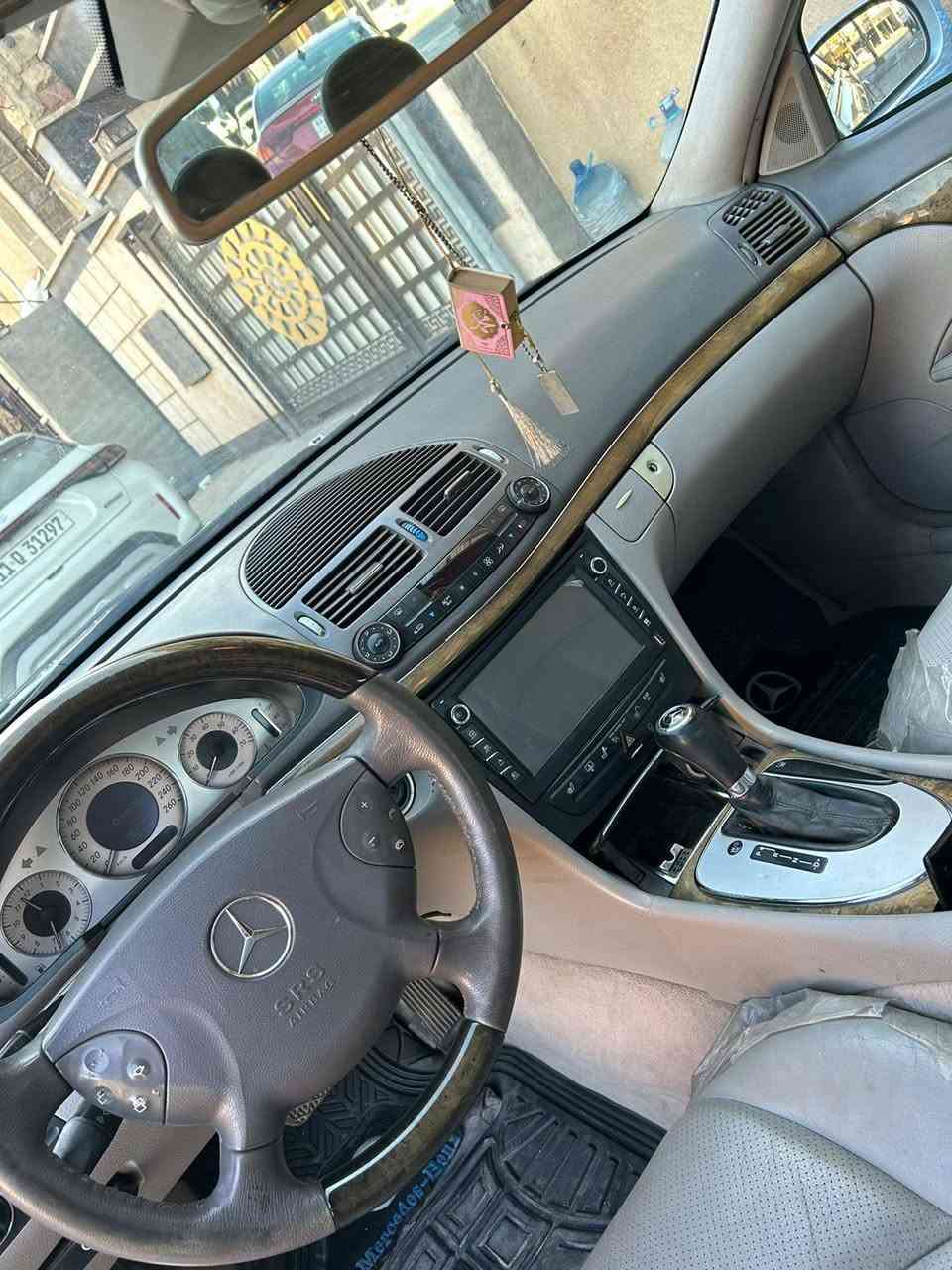 مارسدس W211 موديل 2003 ومحدث 2007 بحاله ممتازه جدا لايوجد فيها اي نقص مال جناي للبيع مستعجل . للراغبين بالشراء الاتصال على الرقم ***********  أو *********** واتسب . السعر 120 ورقه وبيها مجال بسيط للجاد في الشراء .
