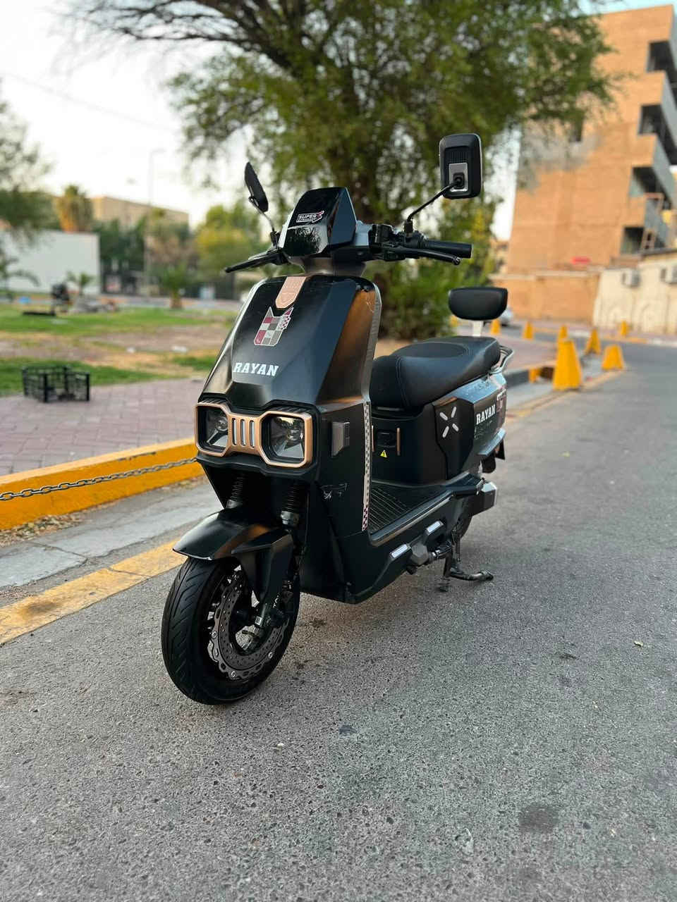 سلام عليكم شباب عندي دراجه شحن النوع الريان الحديث ام عيون جيل ثالث دراجه مستخدمه كم يوم ماشيه اقل 100كيلو  دراجه ع فحص وصل شراء موجود بيها وكامله مكمله من كل نواحي وكل عيب مابيها 

بيها مواصفات تخبل 

الموديل 2026
البطاريات 6دبل كرافين 
السرع 1.2.3
السرعه 90
المسافه بل شحنه وحده 50 كيلو 
 شاشه تعرض  تاب تعرض الك كل عطل 
دبل إشاره 
تشغيل بصمه سكيورتي 
تشغيل عن بعد 
جهاز إنذار السرقه 
شاحنه اصليه 
بعد بيها مواصفات كلش حلوه وتخبل 
دراجه طسته حيل ناعمه 

أي استفسار اتصال 

***********
