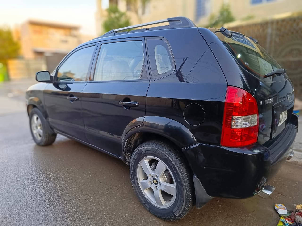 توسان 2007 محرك 2000 اقتصادي جدا تبريد ثلج دواخل نظيفة تخم تاير جديد قبل 20 يوم شديته فيت بم وقاعدة وبلكات ونوزلات كلها جديده السيارة نصبتها كلش حلوة 
ملاحظة السيارة بيها رواجز 
السعر 93 ورقة.
***********
