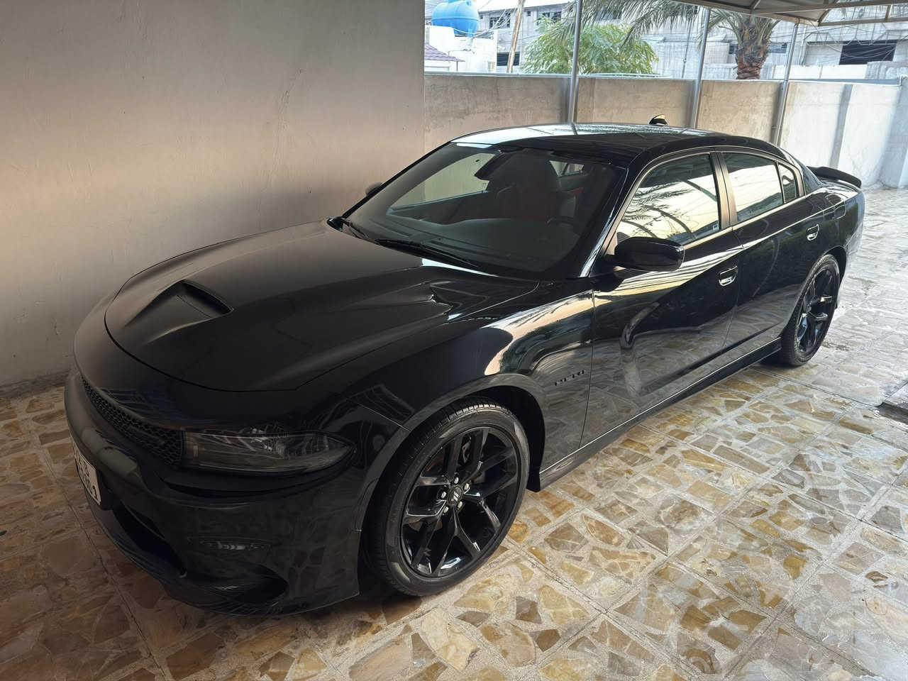 السلام عليكم جارجر R/T ٢٠٢٢  كلين بدون حادث بدون صبغ بدون بارد بدون تبديل رقم اربيل باسمي ماشية ٦١ موجوده صورها مال مزاد بلمنشور السيارة بلادية ملاعب باي شي بيها عليها زرع عدسات ومنظومه زنون وslp صوت مرتب موكلش عالي باتري اي سي ديلكو جديد والسيارة بدون اي نقص ومواصفاتها مثل مامبينه بالصور السعر المطلوب ٢٩ الف مكانها بغداد غير متواجد على الفيس  للاتصال   ***********
