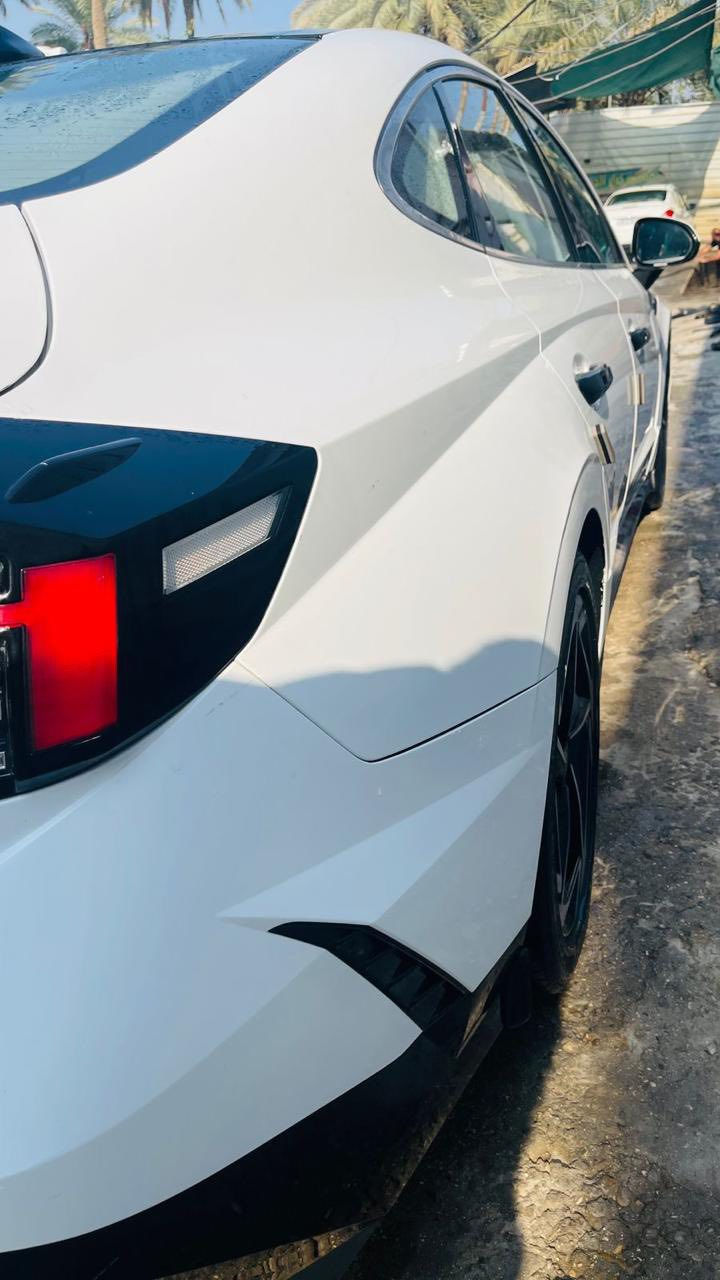 سوناتا 2024 خليجي فول مواصفات
اللون ابيض صدفي

دواخل جلد جملي 

انارة محيطيه 

بانوراما 

شاشة كبيرة 

حساسات 360 درجة 

كاميرا خلفية 

4 انظمة قيادة 

تبريد امامي خلفي 

بردات خلفية 

دخول ذكي 

تشغيل عن بعد 

عدادات ديجيتال 

شاحن لاسلكي 

ماشيه 61 الف 

رقم بغداد حرة تحويل ثاني يوم 

بيهة بارد  الباب الخلفيه العبري 

مكاني بابل 

السعر : 230 وبيها مجال قليل

***********
