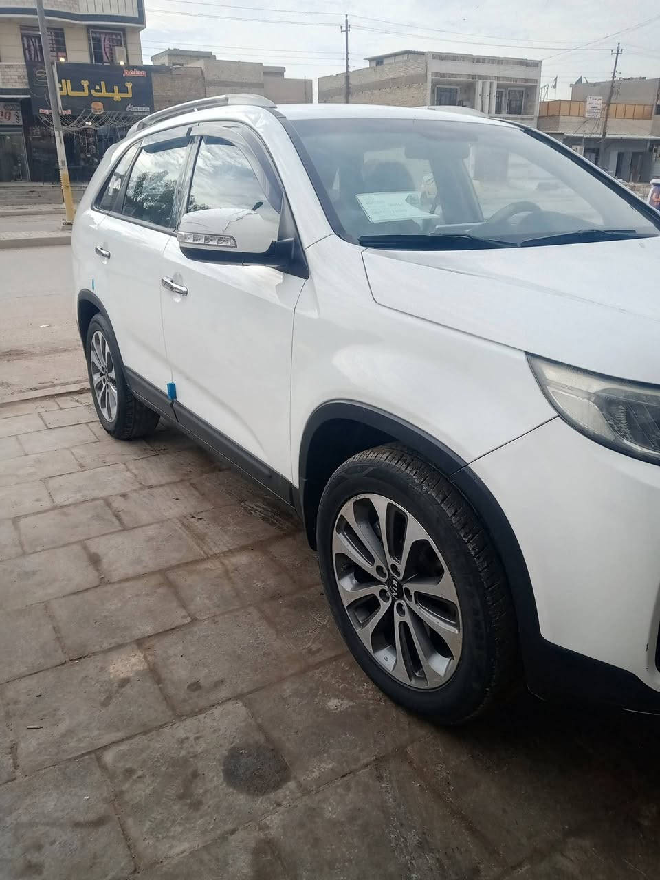 سورنتو 2015 رقم اربيل الجديد
خليجيه مكينه اربعه دوش 2400 
مكينه وكير كفاله جيد جداً فقط تبديل كازكيت بسبب حماوه 
من زمان مسويه 
السياره ماشيه 137 
تبريد وتدفئه 3 قطع جيد جداً 
حساسات امامي وخلفي 
تحكمات 
شاشه كبيره اصليه ومزوده كامره امامي وخلفي وداخلي 
بصمه السياره 
دخول ذكي 
مري شفط 
7 راكب
مواصفات معروفه عده البانوراما 
السياره نضيفه وشايف الف خير لنصير من نصيبه 

كفاله من التبديل والصبغ والمعجون اذا بيه اي صبغ اني اتحمل السونار 
فقط بيه بارد جهت اليمنه البابتين راجعه عليه دعاميه مال كيه طخه بل اسفل رجعت بارد ولا امبينه ولا صبغ ولا كارت 
فقط تكحيل بسيط 
وجوه قبق البانزين فقط رصعات اثنين 

وباقي كفاله من كلشي 

مكاني بغداد البياع 
***********
وسعره 180 معه مجال للشراي يجي يكلب ويشوف وما ارجعه اله راضي انشاء الله
