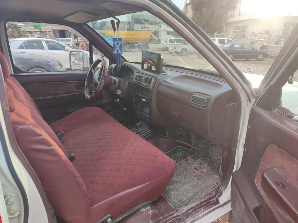 السلام عليكم للبيع نيسان دبل قماره موديل 1999 تبريد تدفه باور كله شغال داخل احمر رقم بغداد إنكليزي مميز باسمي سنويه 28 تحويل مباشر السيارة مصبوغه عام جماليه السعر 70 
مكان السيارة كلار 
للاتصال ***********
