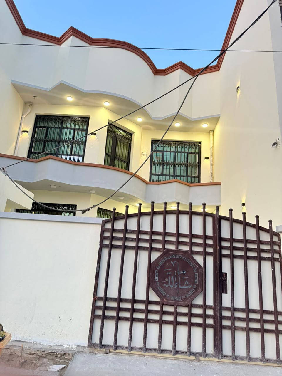 دار للبيع المساحه 150م بناء حديث 3غرف نوم درجة اولى
شارع 20 الموقع ابي غرق حي الحسين 
السعر 160وقابل للتفاوض الاستفسار الاتصال ‏‪***********‬‏
***********
