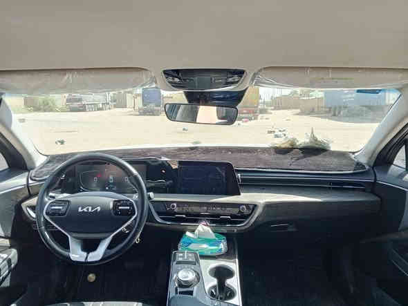 للبيع K8  غاز بلادي  2024 رقم  بصره بسمي سنويه ل 2030  السياره كفاله عده ثقوب القماره مسوينه   مكفوله من الصبغ والتبديل والبارد  ( المواصفات  
داخل لون الجلد اسود 
محرك ٦ لسندر
السياره توني مصعده حته جهاز بالدوانيه السياره مضبطه لاخر درجه ماشيه قليل كلش 
 
رادر امامي  جانبي خلفي توقف ذاتي عند الاقتراب 

 شاشه متصل   تدعم الكار بلي
وبعد بيه مواصفات   
 السعر 217  وبيه مجال للطيبين 
تصل وتدلل   *********** 
مكان السياره السماوه تحويل بنفس اليوم احولك بسماوه باي مكان يعجبك ٠
