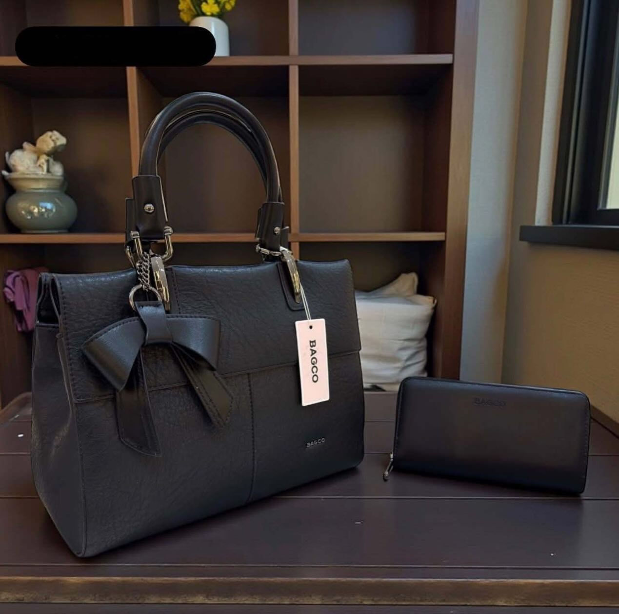 ♦️ #جديد_ازياء ضياء 
حقيبة نسائية ماركـ®️ـة BAGCO 
الخامة جلد طري ،، الحجم وسط ،، الابعاد 31 21X سم ،، خانات متعددة ،، جزدان ،، سير اضافي ،، 

 📌للحجز 

●  مراسلة الصفحة او عن طريق الواتس اب على الرقم 
***********

_____________________
♦️ في حالة عدم مطابقة المنتج للمواصفات المعروضة بالصفحة يمكنك رفضه عند الاستلام(بدون دفع اي مبلغ)

♦️الرجاء التأكد من الموديل والقياس المطلوب أثناء وجود المندوب.. #حصرا 
♦️خدمة التوصيل 5 الاف لكل المحافظات
