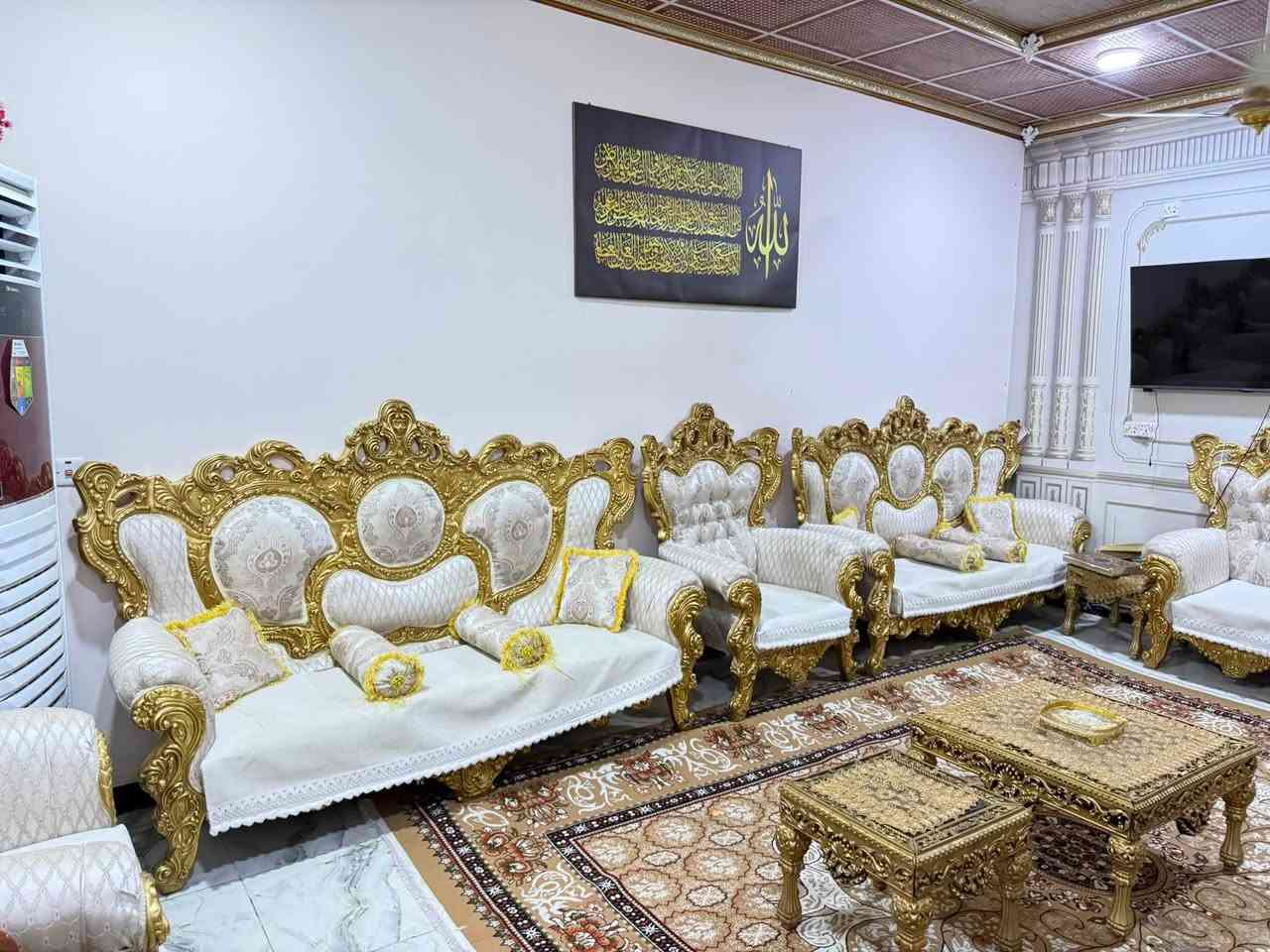 تخم ملكي فاخر للبيع استخدام جداً قليل واستخدامه نضيف مثل ما موضح امامكم في الصور 
المكان : السماوه  

هـ : ‭***********‬
