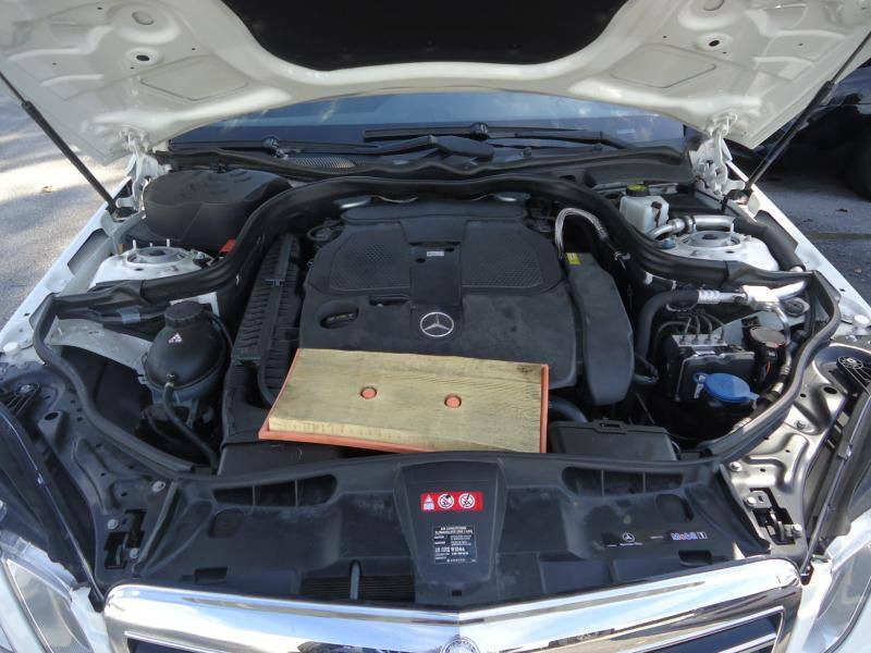 اسلام عليكم  تحية طيبة
مارسدس 2012 E350 للبيع

مواصفات فول 1-1

حادث موضح بصور كخة كلش خفيفة

تواصل *********** علي
السعر 200
