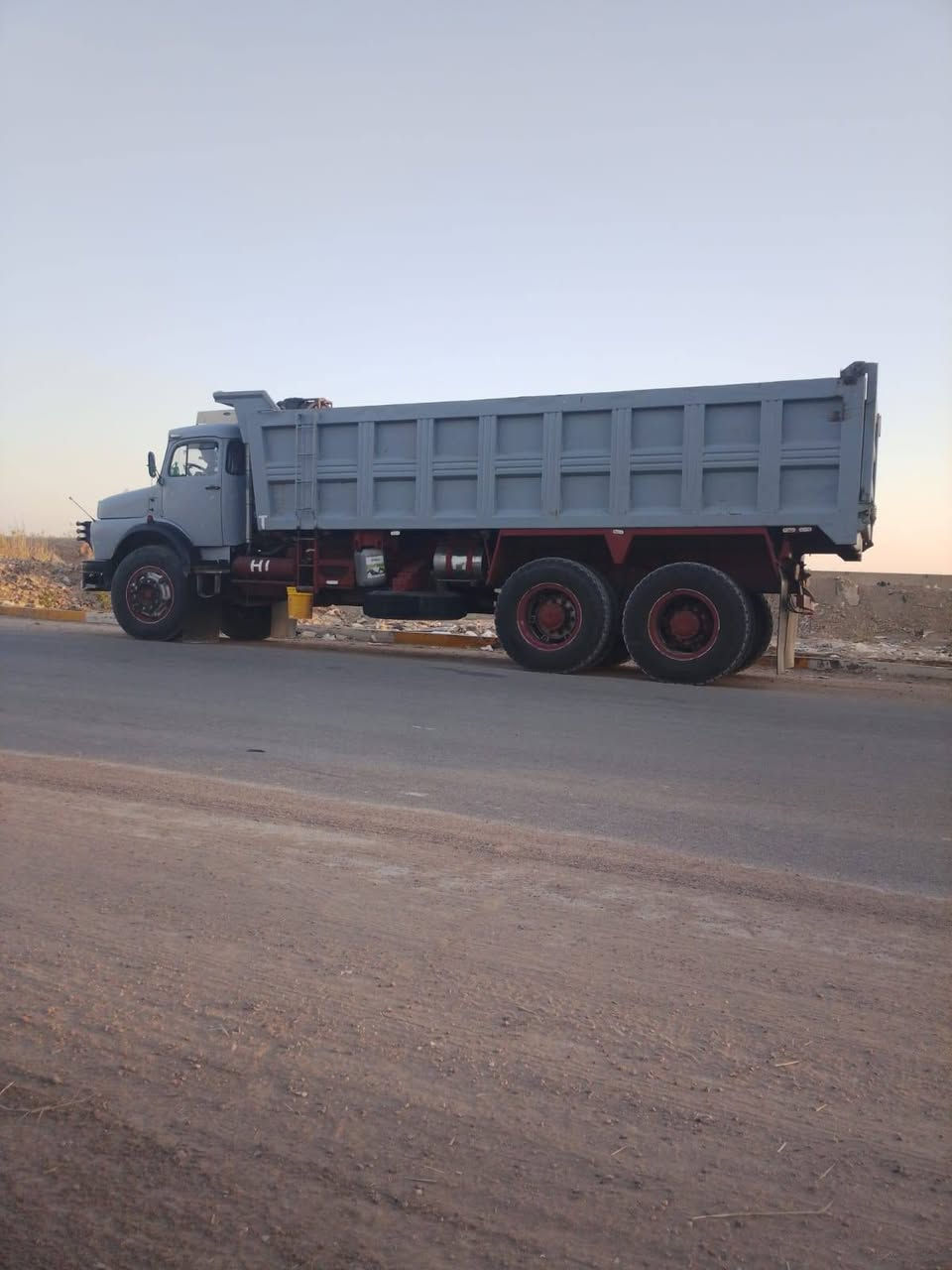 سياره البيع ٨٢
مكينه عادي كير ١١١
مجموعة جيف 18سياره نضيفه
سياره تخم تاير بدي جديد
***********
***********
سعر ٦٠ بيها مجال
