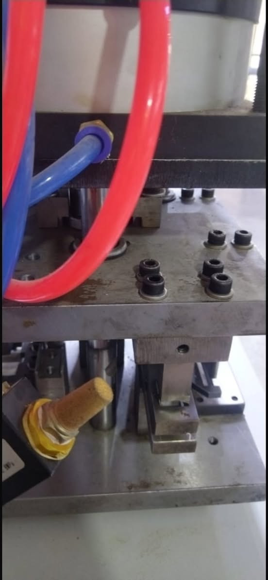 ثاقبه هواء للبيع
سعره ٧ نص ورقه بي مجال 
***********
