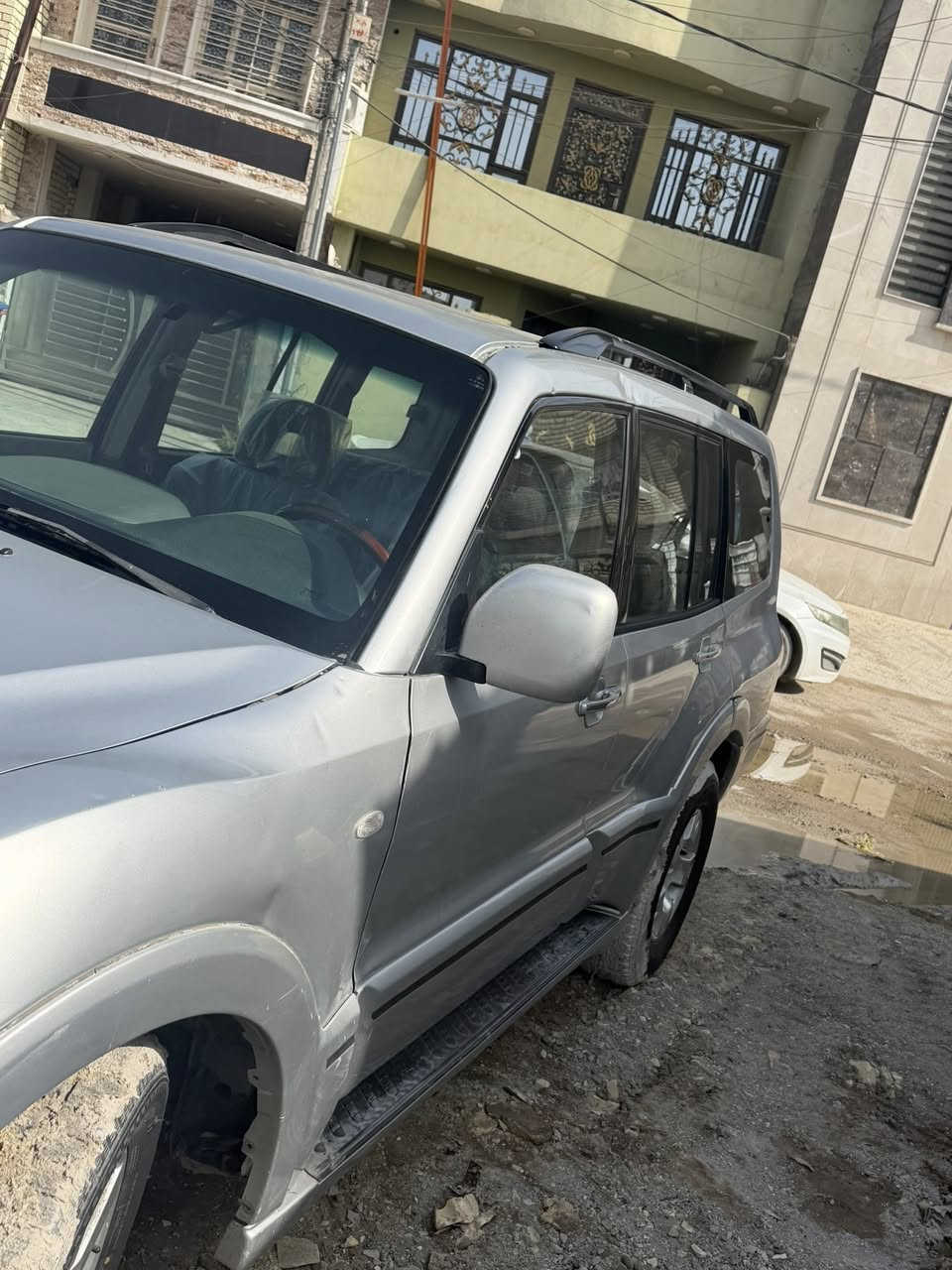 السلام عليكم باجيرو ٢٠٠٦ خليجية.ادووات كص جنطة اليوم كملت بعدهه ماماشية بشوارع العراق  فول الفول. دفع رباعي. كير اوتو. فتحة  ٣ قطع تبريد  كشنات جلد  مكينه ٦ سلندر ٣٥٠٠. بانزين.  متؤمه كاملة نقصهه بس الدكتات مال. تبريد  ومشتريهن انطيكياهه وياهه مابيهه اي نقص جاهزه مكانهه بغداد عارضهه ب ٤٠. وبيهه مجال  ***********
