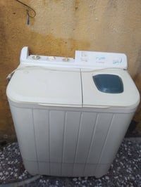 غسالة للبيع كما موضح بالفيديو السعر ٥٠ الف بيها مجال الاتصال او المراس...