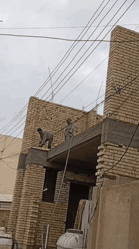 سلام عليكم اخوكم ابو احمد للبناء الحديث وترميم البيوت القديمه العمل واضح بلصوره كادر خلفتين أنجاز سريع نضافه وعداله 100/100/وزن مضبوط كادر بناء وتطبيك فرشي ولبخ اشتايكر وحتى نجار تستلم هيكل كامل عنوانه حله شارع 80 ومن لله توفيق تواصل ***********
