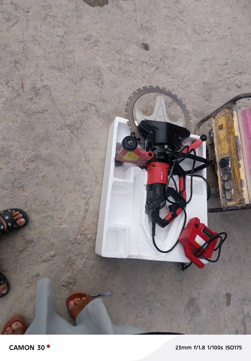 سلام عليكم كاصوصه للبيع اشتريتها ب460جديده ماشتغلت حتى متر جبتها وماشتغلت  عل مولده الصغيرة واريد ابيعها  ***********
