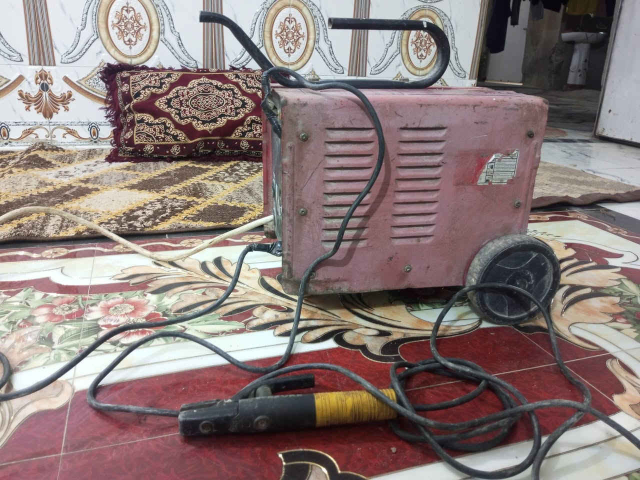 مكينه لحيم ملف نحاس للبيع كامله من كلشي وايرات البارد مترين والحار ثلاث امتار والرئيس ثلاث امتار رايدها ب75 وبيها مجال مكاني شارع الشمري
***********
