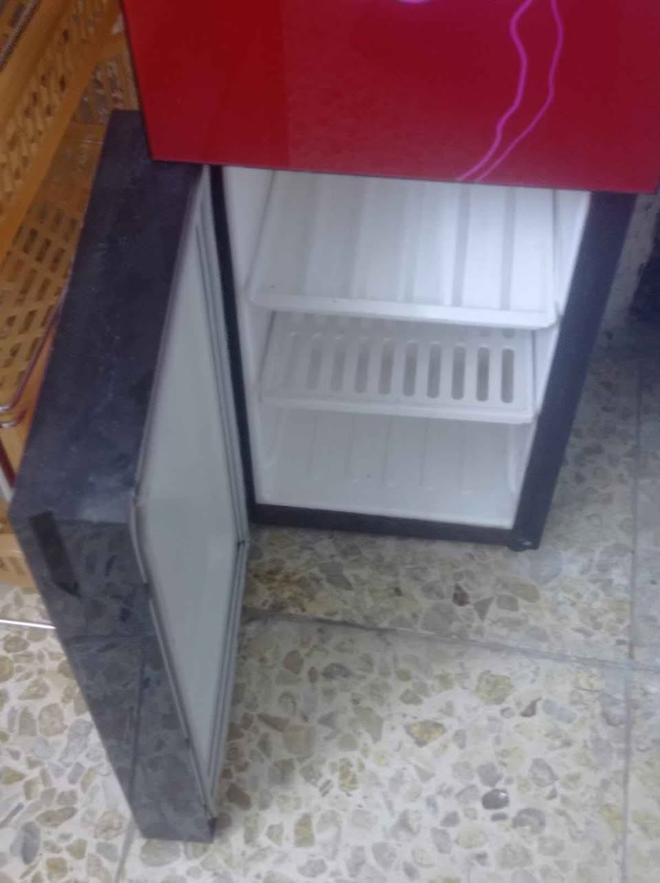 السلام عاليكم عندي غراض للبيع
براد ماء شغال بحاله جيدة بارد حار طبيعي
2سيارة اطفال شغاله حجم وسط ودراجه كولهمن يشتغلن يحتاجلهن باطريات
وعندي ميز خشب ينحط جوة البلازمه باسعار مناسبه للمحتاجهن الاتصال واتساب *********** بغداد, العراق
