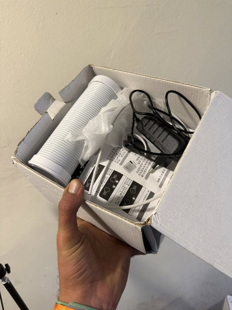 السلام عليكم من رخصة مشرفين الكروب المحترمين
مكنسة مكتبية مزودة بوضع الشفط لجمع الغبار الناتج من الأعمال سواء الأسنان او الأظافر او اي أعمال اخرى ينتج عنها غبار مثل ما موضح بالصور جديد غير مستخدم مع فلتر احتياط 

السعر 20 الف ثابت و لا يشمل اجور التوصيل


**إذا كنت صاحب هذا الإعلان وتريد حذفه لأي سبب، رجاءا أرسل رسالة إلى الدعم الفني**