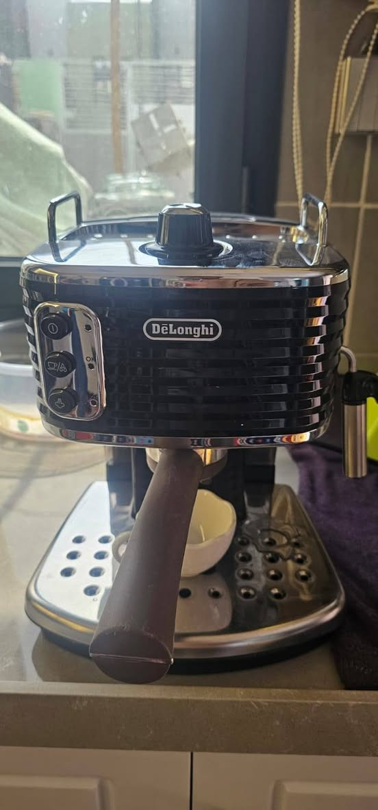 كل عام وانتم بالف خير ..للبيع..
البريفل بيها مشكله مرات تستخلص ومرات لا ومرات قليل ما اعرف بيها تحتاج صيانه او برمجه ما ادري دبتها فطر بسيط ما مأثر والديلونجي شغالات بس كذلك دباتهن فطور ابيعهن هيج على الحطه او ارواسهم مع مكينة احترافيه فول تسوي هواي مشروبات مكاني نجف توصيل ما اكدر تحياتي للجميع


**إذا كنت صاحب هذا الإعلان وتريد حذفه لأي سبب، رجاءا أرسل رسالة إلى الدعم الفني**