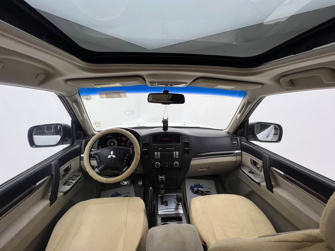 مكفولة كفالة عامة ماشاءالله كلش نظيفة😍🔥
Mitsubishi Pajero 2013
ميتسوبيشي باجيرو ٢٠١٣
فول مواصفات دفع رباعي 4x4 

مكينة ٦سلندر حجم ٣.٥لتر تنفس طبيعي
ماشية 155,000 كيلومتر فقط و بحالة ممتازة 

بدون دعم و بدون صبغ
السيارة كلش حلوة و نظيفة 

رقم دهوك الدولي سنويه ب اسمنا
مكفوله من كير و محرك و كهربائيات

و ب سعر(144$) ورقة و بيها مجال

مكان السيارة

دهوك -معرض ارشف R-Shev
رقم51 من معارض التيرمينال 

***********
*********** دهوك, العراق
