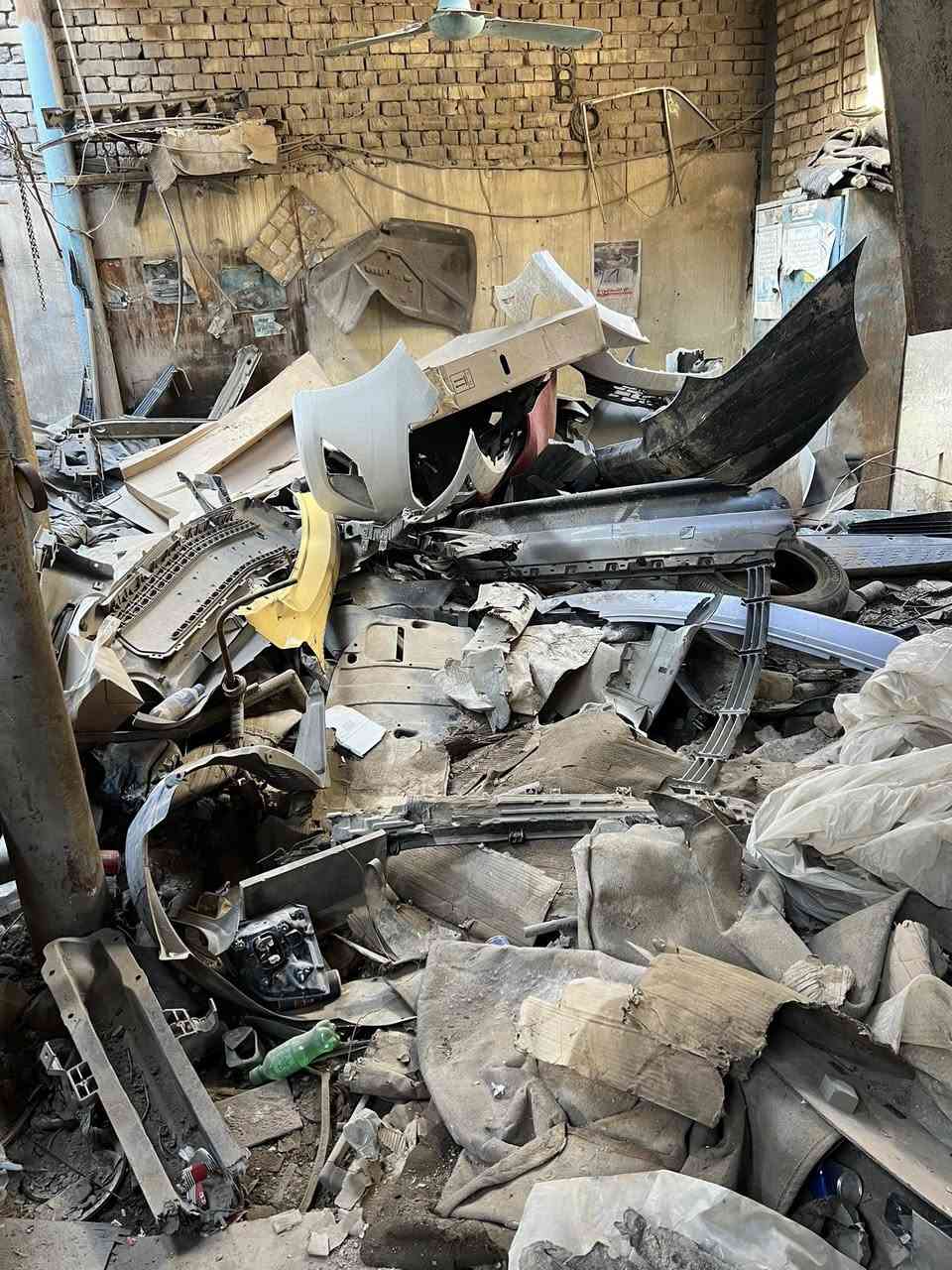 السلام عليكم بلاستك دعاميات وبدنات الي يفيدنة يجي يحملهن مكانهن الشيخ عمر *********** خابرني وتعال حمل هواية بلاستك بلاش
