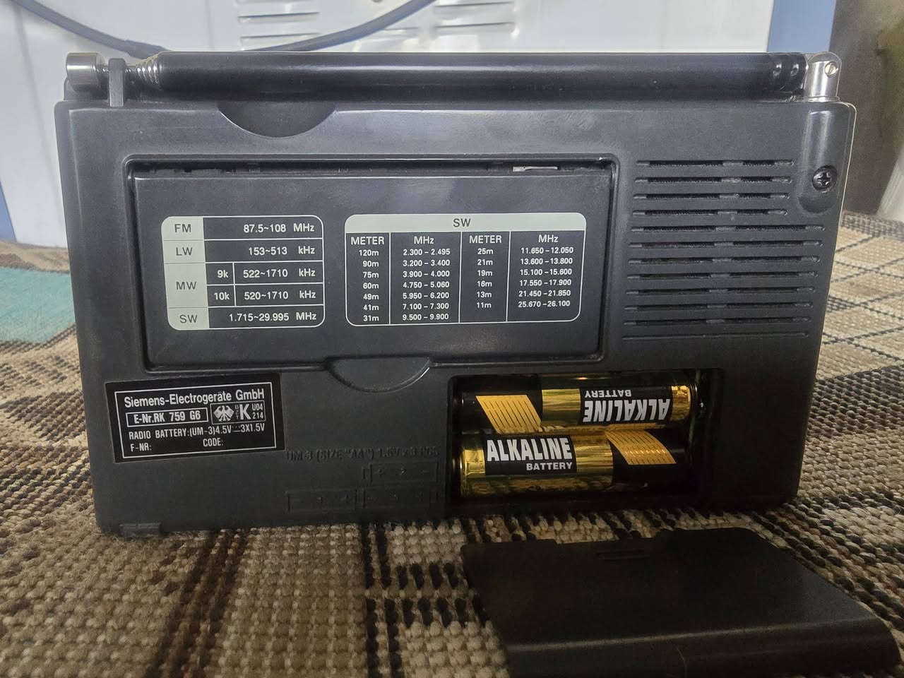 سيمنز الماني ٧ موجات لك سعر ١٠٠ الفFM

LW

87.5-108 ميجاهرتز

153-513

كيلوهرتز

MW

60 مترًا

9 كيلوهرتز

522-1710 كيلوهرتز

75 مترًا

10 كيلوهرتز

520-1710

كيلوهرتز

49 مترًا

1715-29995 ميجاهرتز

31 مترًا

شركة سيمنز للأجهزة الكهربائية المحدودة

رقم التسجيل: RK 759 G6 K

بطارية الراديو: (UM-3) 4.5 فولت، 3 × 1.5 فولت

F-NR:

الرمز

SW

العداد

120 مترًا

ميجاهرتز

العداد

ميجاهرتز

2300-2495

25 مترًا  11.650-12.050

90 مترًا

3.200-3.400

21 مترًا

13.600-13.800

3.900-4.000

19 مترًا

15.100-15.600

4.750-5.060

16 مترًا

17.550-17.900

5.950-6.200

13 مترًا

21.450-21.850

41 مترًا

7.100-7.300

11 مترًا

25.670-26.100

جنوب غرب

9.500-9.900

يو إم إيه

(بطارية قلوية)

بطارية


**إذا كنت صاحب هذا الإعلان وتريد حذفه لأي سبب، رجاءا أرسل رسالة إلى الدعم الفني**