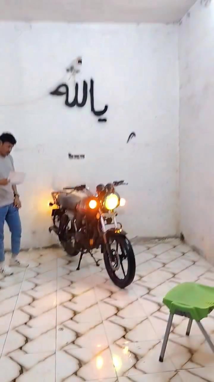 معرض عزام الخويلدي
ناصريه قلعه سكر
***********
دراجات وراق اصليه شرط ترقيم
سعار حلوه كلش
تدلل شباب والله
