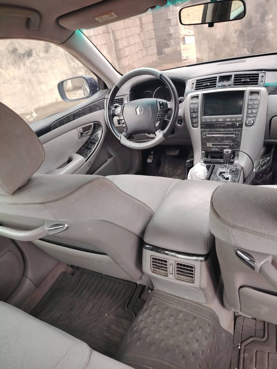 سلام علیکم كراون شاهين ادوات کصه قماره فقط  رقم نجف سنويه عاج طبق الاصل  السياره کلشش جدیده کیر محرك حدادیه تبرید کله مكفول  + کشنات کهرباءء
مکان البصره 
السعر اتصل وتدلل بيع مراوس ***********
