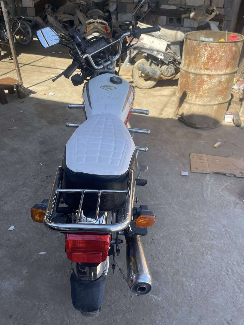 موديل 22 مكمرك جاهز محركه ممفتوح ولا برغي الدراجه كله ممفتوح بيه برغي شغاله جاهزه كلشي شغال بيه السعر 650 وبي مجال مكان رمادي جويبه ***********
