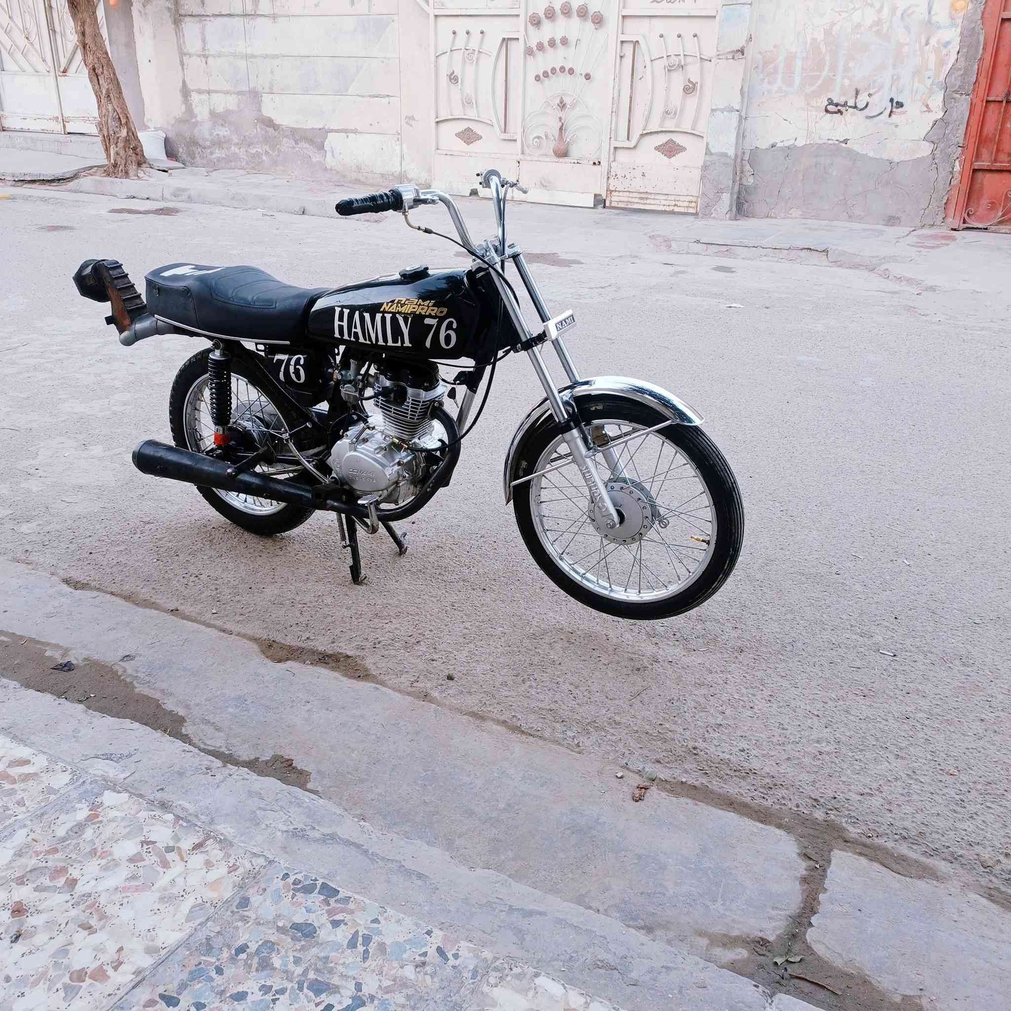 سلام عليكم دراجه حربيه للبيع مكينه سيجي نامه الدراجه خير من الله المكان بغداد مدينه الصدر السعر 600 وبيهه مجال حك الجيه الرقم *********** متوفر واتساب
