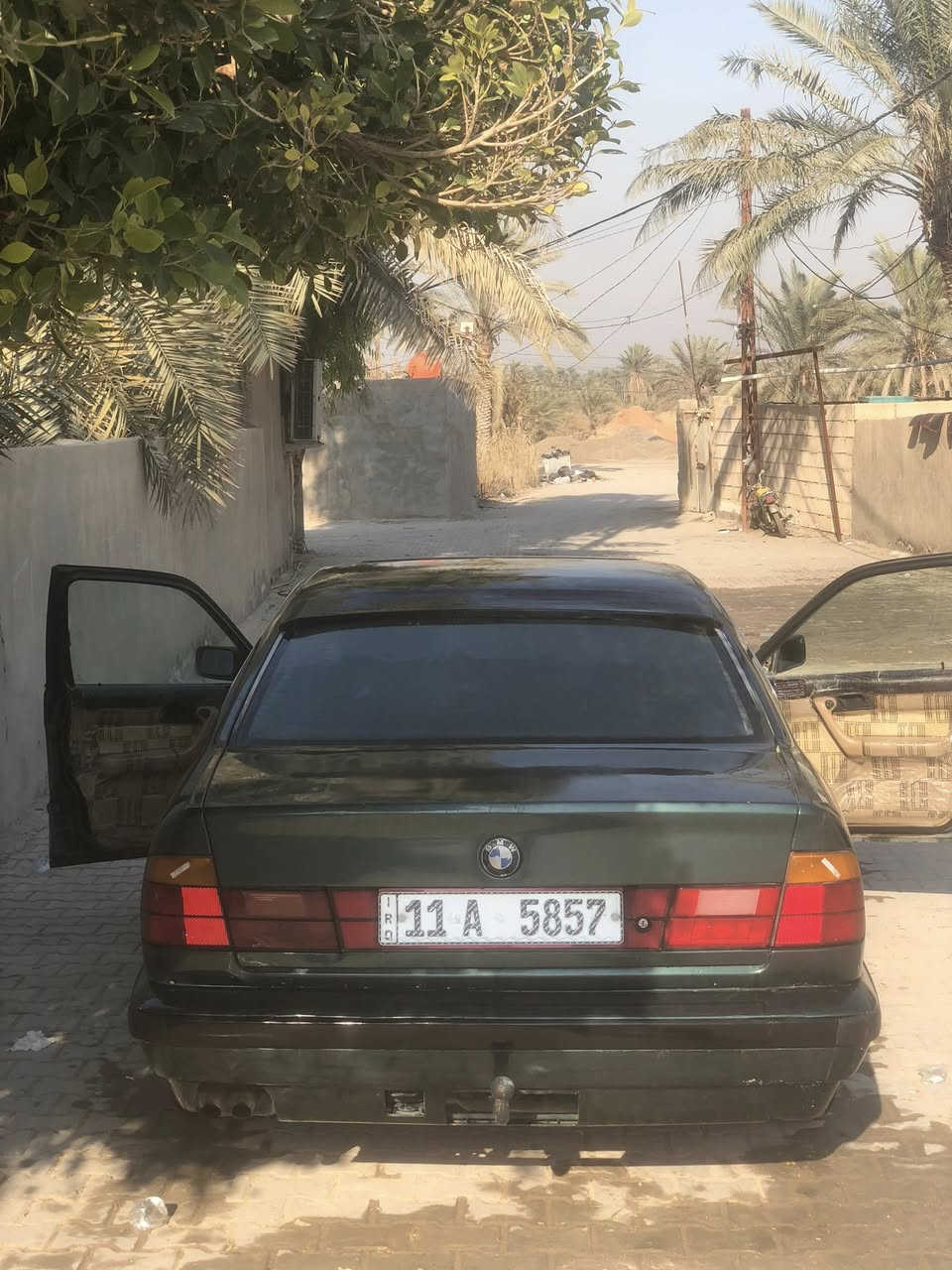 السلام عليكم  بي ام موديل ١٩٩٠
حجم٥٢٠ 
السياره جهازه مكينه جديده صار شهر من شديتها
حداديه هم جديده 
رقمها بغداد مميز دولي
السياره بأسمي مداور ثاني يوم 
السعر ٥٠ وبيها مجال .
***********
