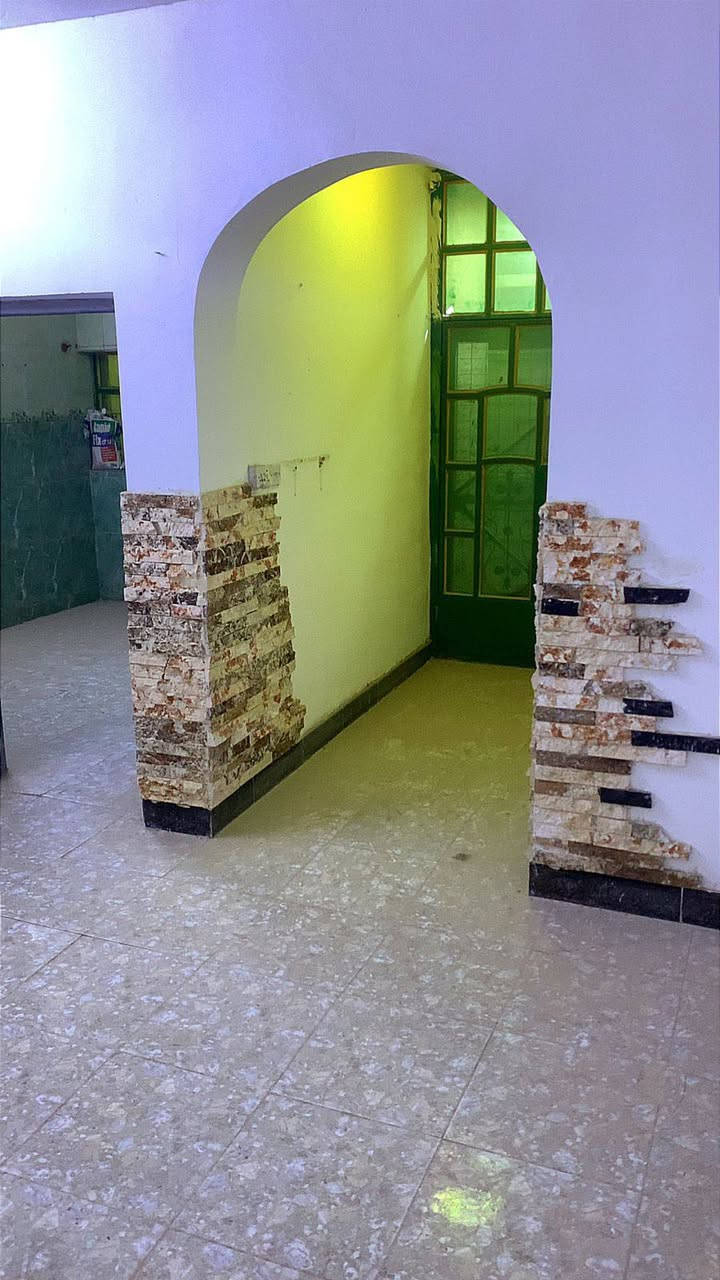 السلام عليكم اخوان بيت 100 متر العنوان الدورة حي الشرطه للإستفسار ***********
