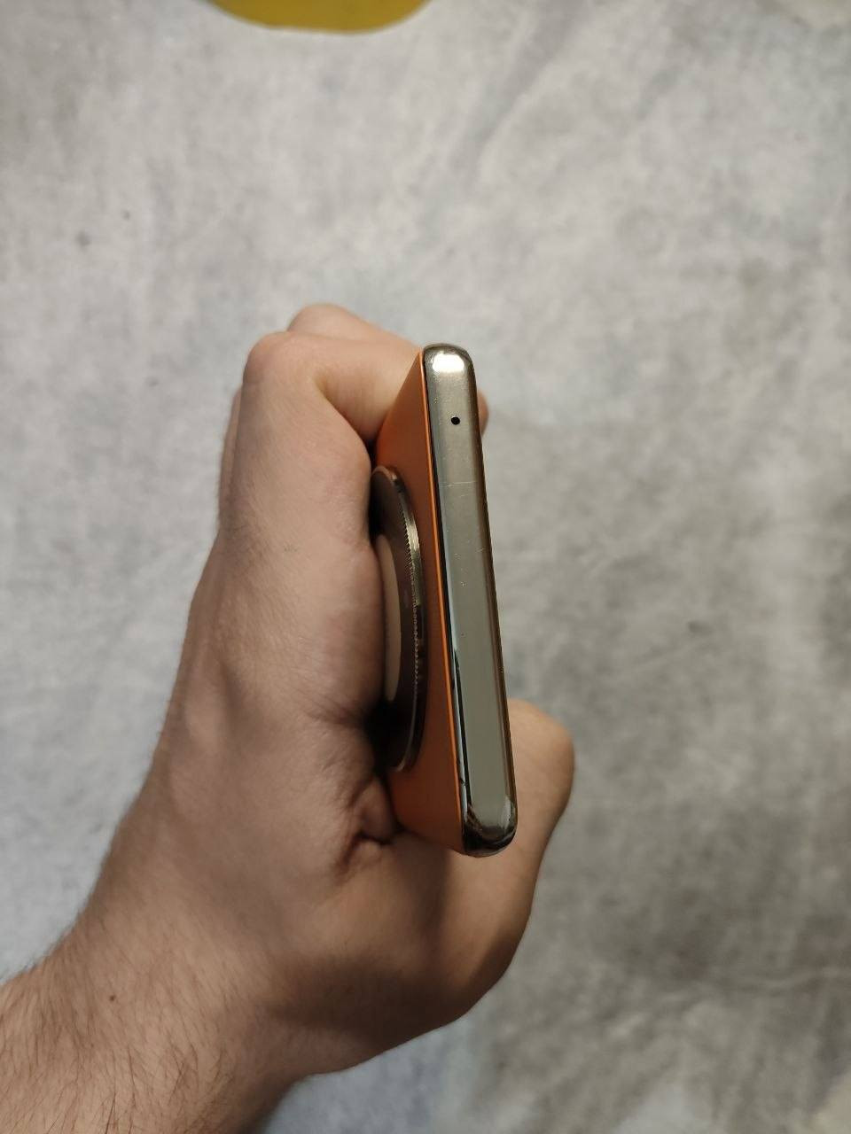 سلام عليكم🌹 

جهاز honor X9b ذاكرة 256GB RAM 12GB

مع جميع ملحقات عدة كفر

جهاز بي مشلكة ان شاشة بيهة خط وردي و مرات يضهر خط بشاشة أخضر بنص و يختفي و يرجع

و جهاز مفتوح و مبدل له منفذ شحن و سماعة

جهاز يعمل بنسبة 100% و ما بيه اي مشلكة غير شاشة

نضافة 85%

السعر: 130.000 دينار عراقي

تكدر تبدل شاشة و و خلصت و إذا تريد تخليه يضل وياك طبيعي ما يأثر علا استخدامك يومي يفيد لشخص بعده ما عنده فلوس و يريد جهاز 60FPS مرات اصل انسة خط بس يضهر اله خط أخضر بشاشة و يختفي و يرجع

متوفر توصيل لجميع محافضات


**إذا كنت صاحب هذا الإعلان وتريد حذفه لأي سبب، رجاءا أرسل رسالة إلى الدعم الفني**