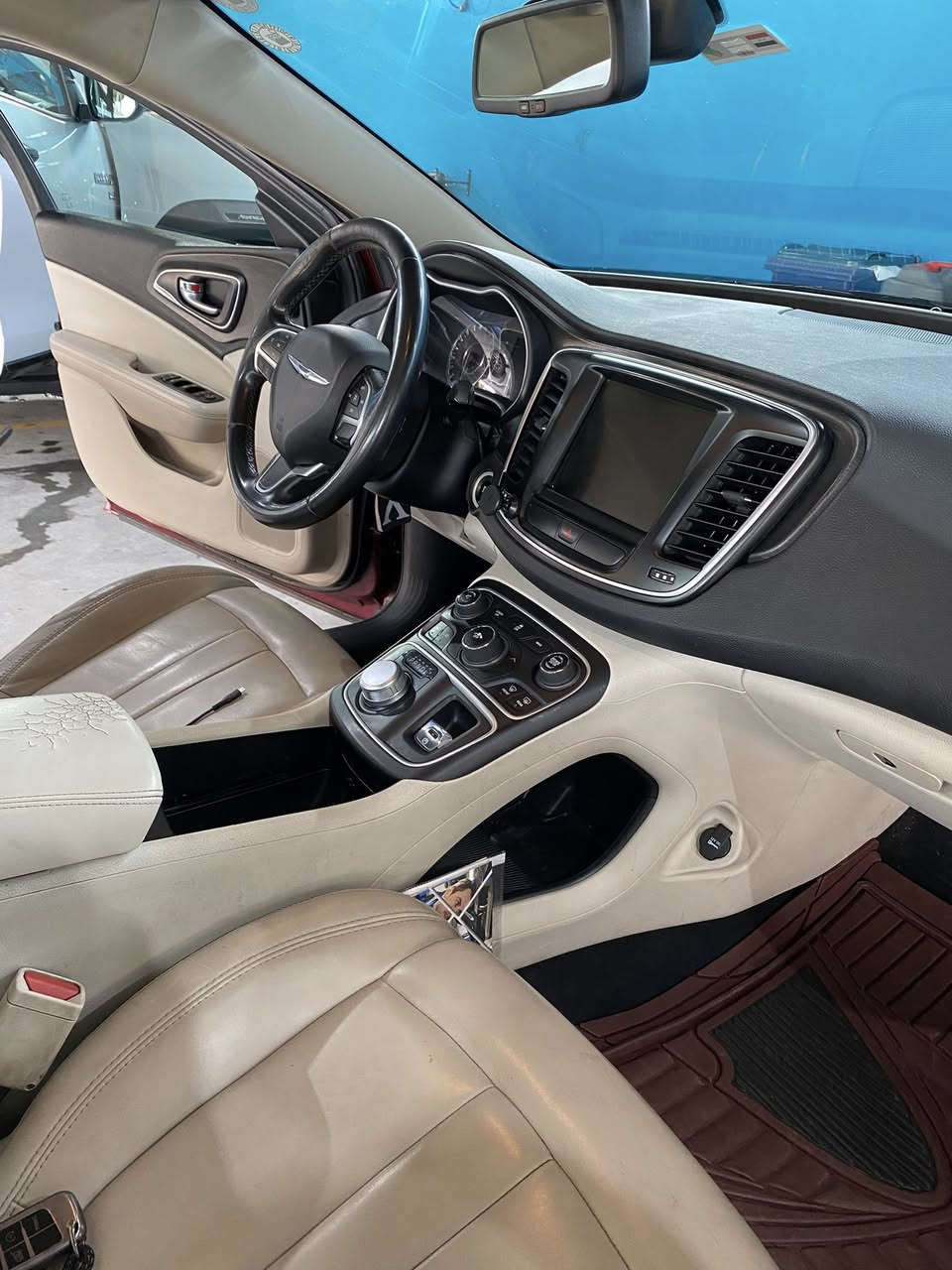 للبيع أو مراوس BYD
كلين بدون حادث أو صبغ كفاله سياره جديده على وضع الشركه محرك أربعه تشغيل عن بعد 
***********
