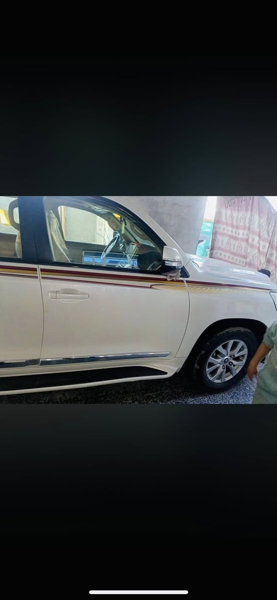 سلام عليكم عندي لاندكروز مديل ٢٠١٧ بريم ثلاث مرات مسوي بيه سونار رقم بغدادمكفوله كفاله عامه الاستفسار علا هاذ رقمي ‭٠٧٧٤ ٠٨٤ ٤٠٦٤‬
