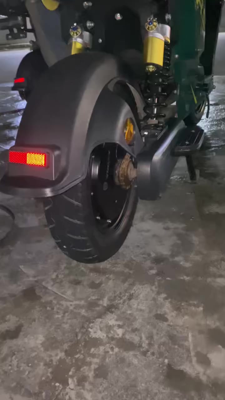 سلام عليكم دراجه شحن ار تسعه موديل2025 الدراجه حلوه وبيهاا شخوط بصيطه والبطاريات بيهن نفخ بسيط كلش الدراجه حلوه ونضيفه وسريعه للاتصال ***********☎️ ومتواجد واتساب فقط 
عنوان لدراجه بغداد الامين الثانيه والسعر450 وبيهاا مجال للعزاز
