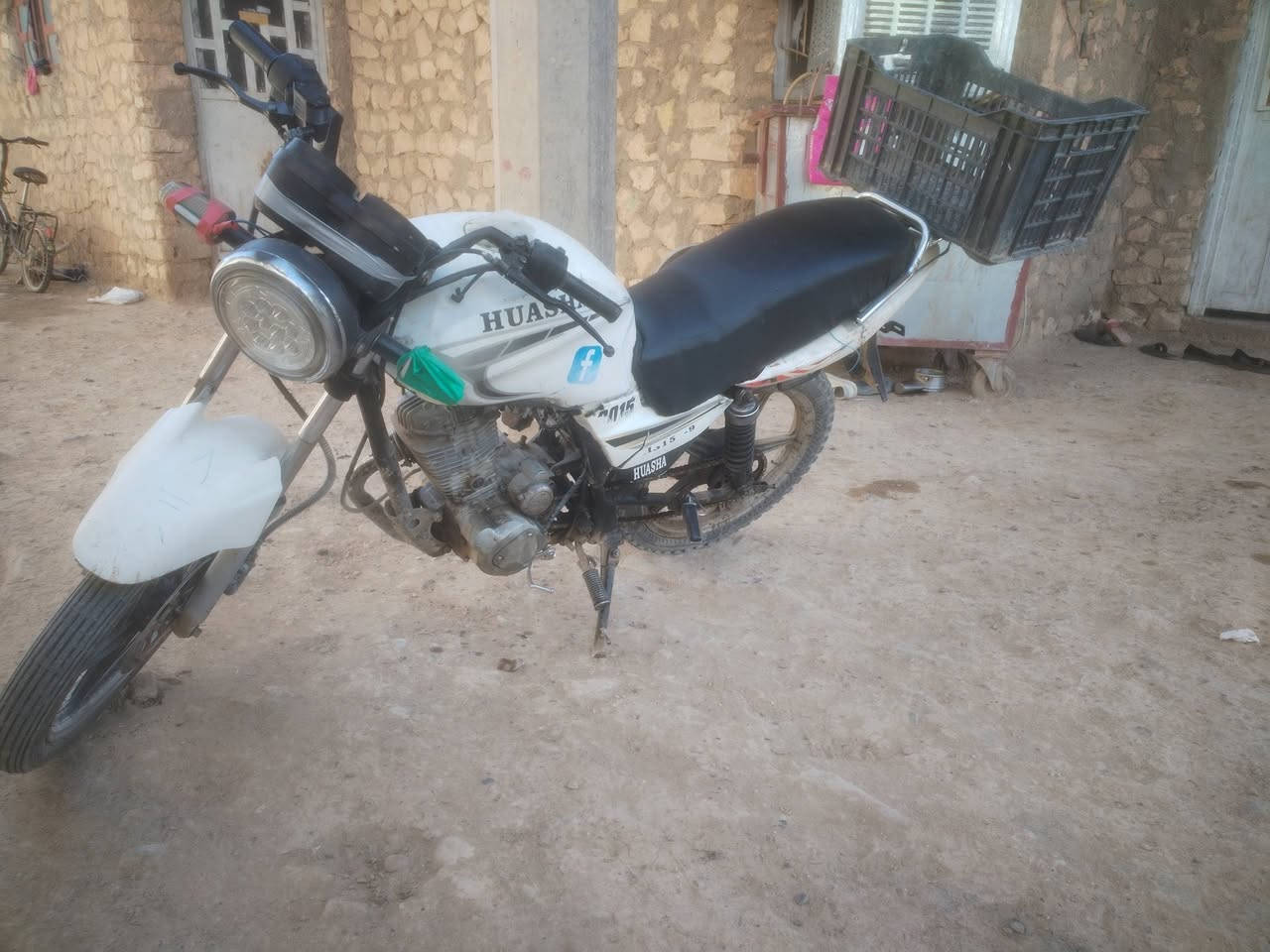 سلام عليكم يوجد هايوشه 14 سعر 300 بيه مجال عنواني حصيبه قرب نفوس تواصل رقم هاتف ***********
