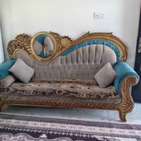 تخم ملكي 5قطع وعشر مقاعد و6كوشات +برده السعر 400وبي مجال +الرقم 078758...