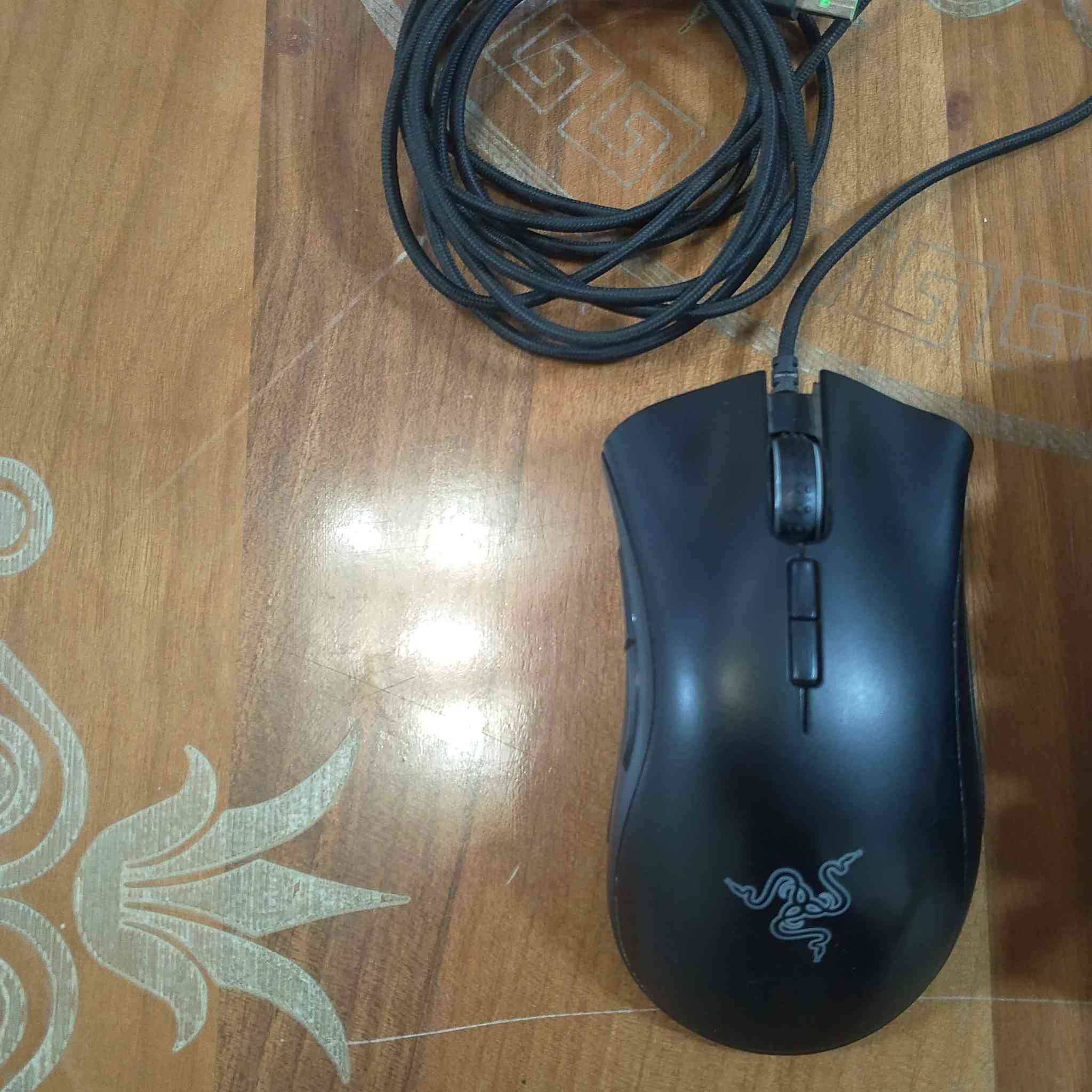 فرصة! سيت گيمنگ كامل (PC + ماوس ريزر + ميكانيكل كيبورد) 🔥
للبيع تجميعة احترافية جاهزة للألعاب والمونتاج، المواصفات موزونة جداً مع ملحقات (Gear) من الطراز الأول للاعبين المحترفين.
💻 مواصفات الـ PC:
المعالج: Intel Core i3 (الجيل العاشر).
كارت الشاشة: NVIDIA GTX 1650 Super (INNO3D) - أداء جبار في الألعاب التنافسية.
الرامات: 16GB DDR4 من البراند الغني عن التعريف HyperX (سرعة وأداء).
اللوحة الأم: MSI H410M-A PRO.
التخزين العملاق: (SSD 128GB للنظام + هاردين HDD كل واحد 1 تيرا) = مساحة 2 تيرا وربع!
🎮 الملحقات الاحترافية (مجاناً مع التجميعة):
🖱️ ماوس: Razer Gaming Mouse - دقة وسرعة استجابة خرافية للمحترفين نسخه الEsport.
⌨️ كيبورد: Mechanical Keyboard - كيبورد ميكانيكي احترافي بصوت وأداء يعطيك أفضلية في اللعب.
مع باور سبلاي 2500v يشغلها 10 دقائق مع الالعاب و نصف ساعه بدون العاب لحد ما تحي الكهرباء
✅ الجهاز جاهز، منصب عليه النظام والتعريفات، اشبك والعب فوراً!
💰 السعر: [370 الف فقط وبيها مجال للشراي فقط]
📍 للتواصل: [***********]
