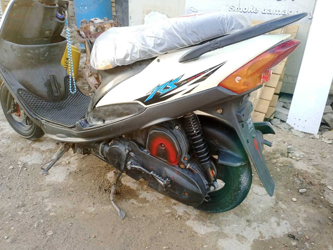 السلام عليكم دراجه ماكس للبيع دراجه مقفوله نظيفه لا نقص ولا تبخير خير من الله تفاصيل اكثر 450 بيها مجال شيء بسيط ***********
