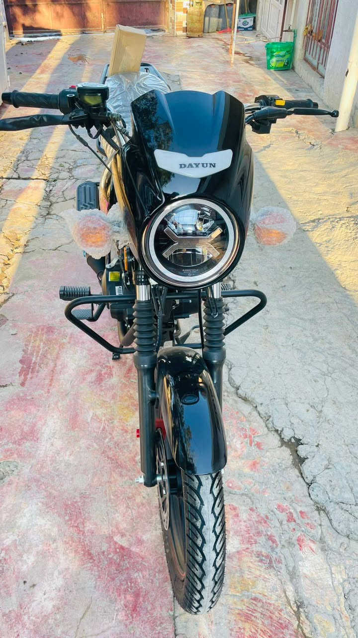 سلام عليكم دراجة دايوان مديل ٢٠٢٦ زيرو بعدهة مامشتغلة صفر كيلو متر رقم شمالي نكليزي سعر ٣٥٠٠ وبيهة مجال مكاني ديالى لمقدادية خابر ودلل 
دراجة اخذتهة من لشركة يعني بعدهة ما مشتغلة 
***********
