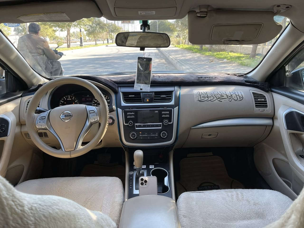 السلام عليكم
Nissan Altima 2016 🖤 
مكينة وكير بشرط الفحص
محرك 2500 المرغوب
 السعر :126 وبي مجال بسيط
مواصفات S
كشن كهربائي
بصمة تشغيل
بصمة ابواب 
صندوق بصمة 
شاشة 
كاميرا 
سيارة نظيفة وجديدة 
ماشية (195 ) الف كيلومتر
بيهه صبغ جاملغ جهة سايق فقط 
شواصي وبدنة كفالة 
سنوية ورقم وهزة كلة جديد 
سيارة باسمنا 
تحويل ثاني يوم 
للاستفسار : ***********
العنوان 📍 خانقين
