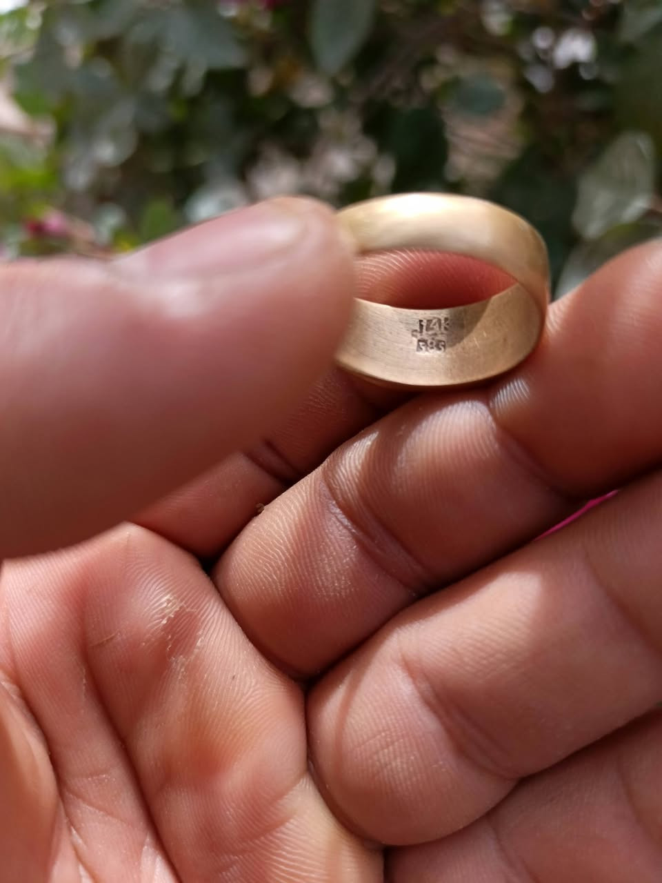 سلام عليكم  خوان عندي هاذا الخاتم طلعلي بقمصله باله صارلهه عندي تقريباً 7 سنوات ذهب عيار 14kمختوم حتى رمز العيار 585 وزنه تقريباً 5 غرامات أو أكثر بيع أو مراوس بزنجيل مكاني كربلاء توصيل ماعندي


**إذا كنت صاحب هذا الإعلان وتريد حذفه لأي سبب، رجاءا أرسل رسالة إلى الدعم الفني**