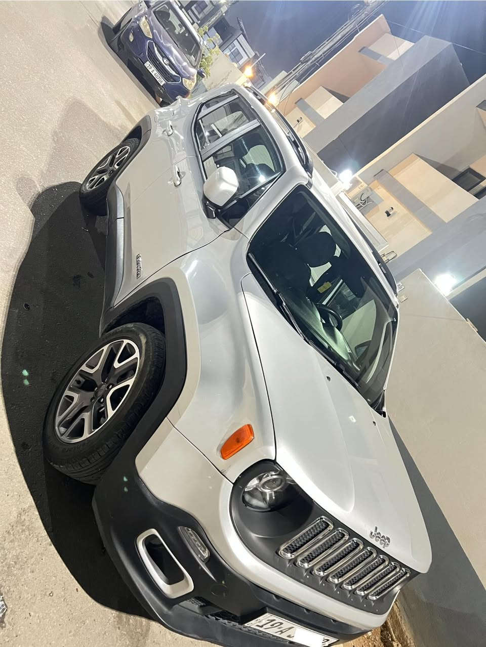 🚗 للبيع جيب رينيجيد Latitude موديل 2018 🚗

سيارة نظيفة جداً وبحالة ممتازة، استخدام شخصي ومحافظ عليها.

✅ فئة Latitude
✅ محرك 2.4 لتر اقتصادي وعزم ممتاز
✅ قير أوتوماتيك 9 سرعات
✅ شاشة لمس Uconnect
✅ بلوتوث ومدخل USB
✅ كاميرا خلفية
✅ مثبت سرعة
✅ تحكم من الاستيرن
✅ بصمة تشغيل
✅ مرايا كهربائية
✅ زجاج كهربائي
✅ مصابيح ضباب
✅ نظام ABS ومانع انزلاق
✅ وسائد هوائية متعددة
✅ تكييف ممتاز

السيارة جاهزة للاستخدام ولا تحتاج أي مصروف
📍 الموقع: كربلاء

للاستفسار الاتصال أو مراسلة الخاص:
📞 [***********]
