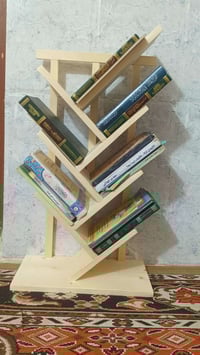 مكتبة عمودية • خشب طبيعي مصقول